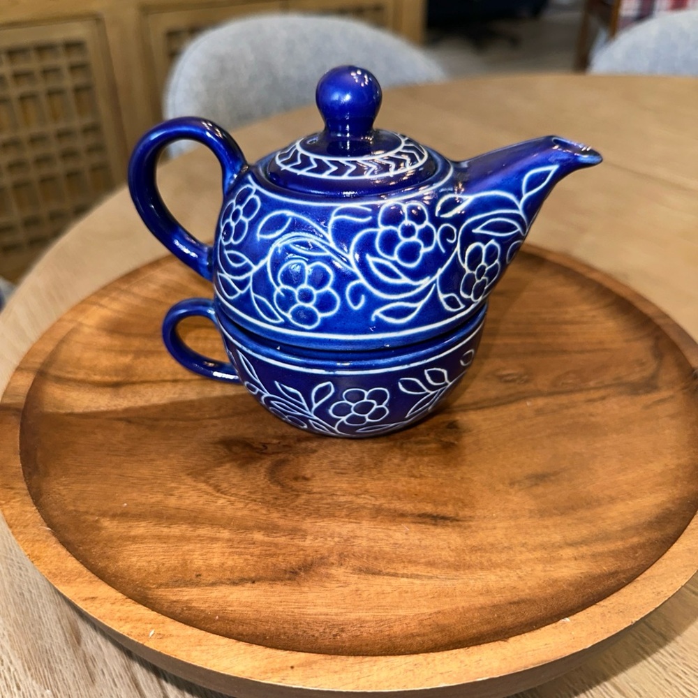 Elegant Blue Floral Tea Set